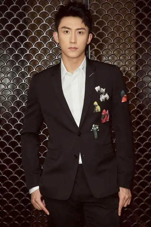 黄景瑜帅气写真 - 手机壁纸 - 桌面天下(desktx.com)