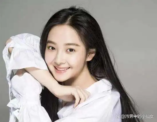 14岁荧屏初恋是释小龙,因好看被网友禁止整容,今30岁成这样