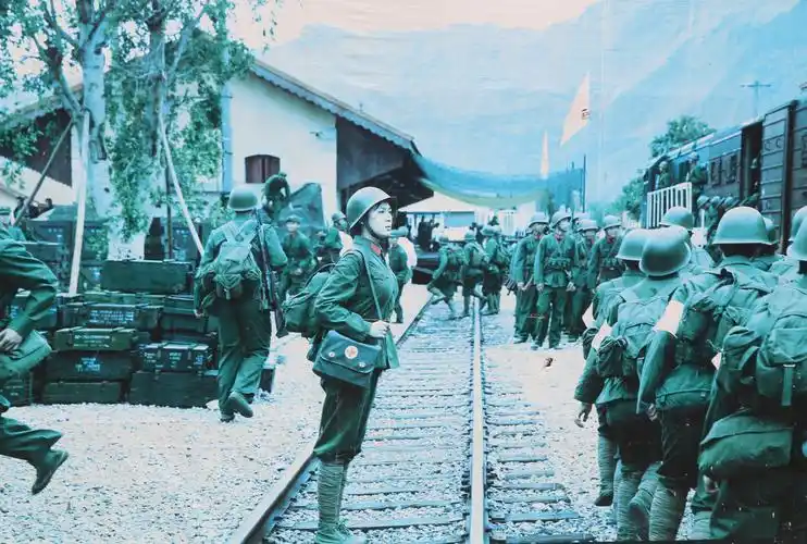 电影《芳华》带火了碧色寨车站.