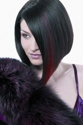 女生沙宣一边长一边短中偏分无刘海发型设计