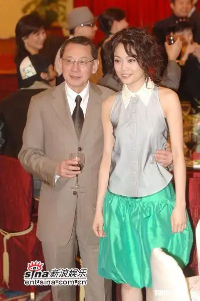 图文英皇春节茶会杨受成和容祖儿