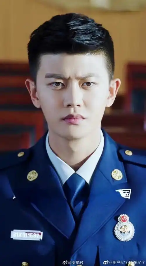 任嘉伦请把军装焊在身上##蓝焰突击