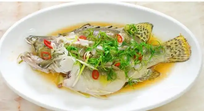 在家蒸鱼注意这"1步",鱼肉鲜美无腥味,大人小孩都爱吃