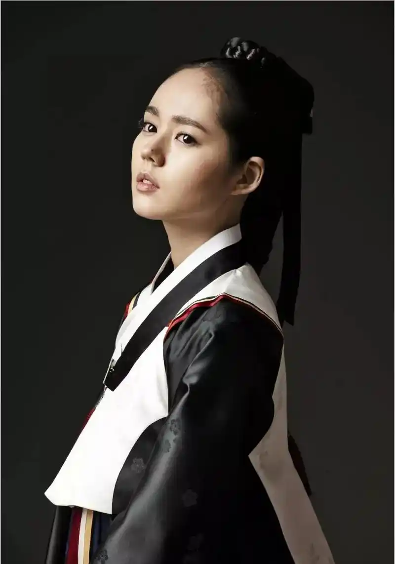 被韩国人认证为从小美到大的母胎美人韩佳人在23岁正当红时嫁给男星