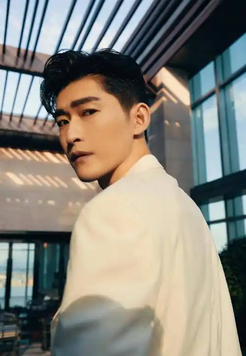 张翰白色西装真帅!