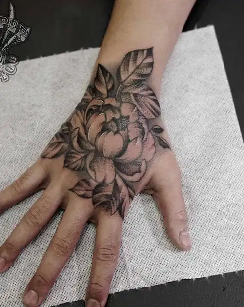 花花花花花手背纹身图片_手部牡丹纹身图案