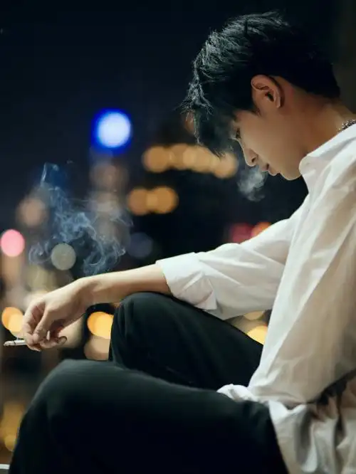 烟是我随身携带的药丨爱抽烟的人都有故事