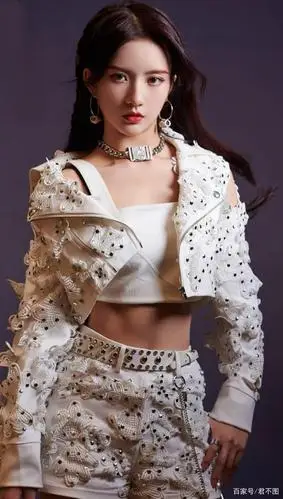 神仙颜值刘些宁