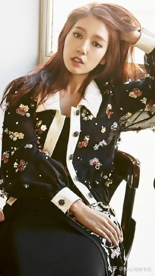 热门剧韩国女星朴信惠,平时的穿衣又是怎样穿的呢?值得我们借鉴!