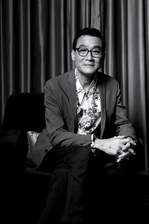 回顾演员梁家辉我这辈子最正确的决定就是娶了一个平凡的妻子