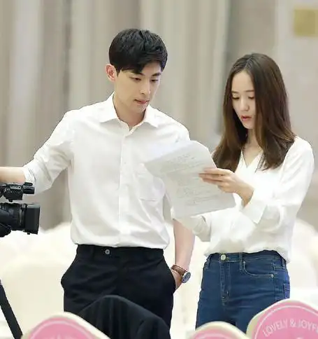 《毕业季》,这部剧原定郑秀晶张艺兴出演,后来男主临时才换成了邓伦.