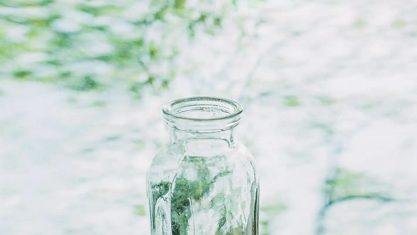 精选创意简单透明瓶子图片壁纸