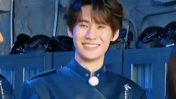 置顶"精灵古怪表情弟90古希腊撕名牌的神"    跑男团忙内张真源的两