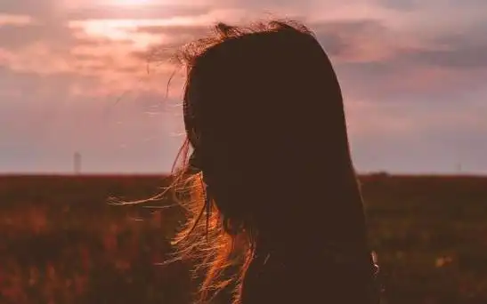 伤感图片_一个人最悲伤的图片_伤心难过的图片_回车桌面