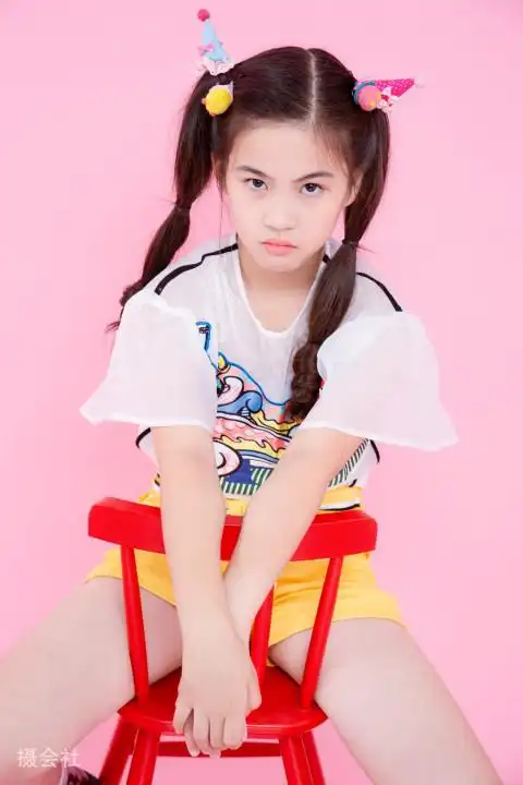 浙江杭州模特 11岁学生麻豆,身高157cm,抖音9万粉,微博10万粉,适合