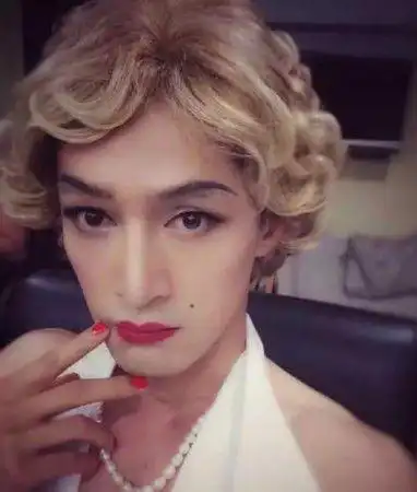 历数那些男明星的经典反串!