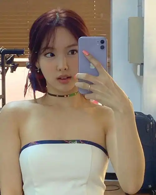 林娜琏所在的女团 twice 将于6 月9 日发布新迷你