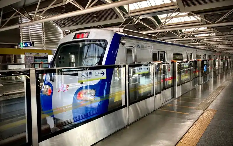 北京地铁13号线 独苗h402车知春路站出站