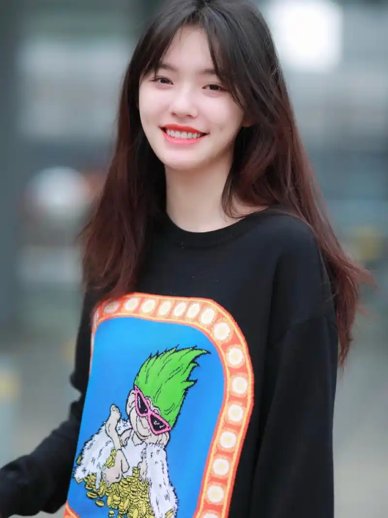 林允私服穿搭 简单舒适的秋日穿搭 林允机场私服穿搭科普