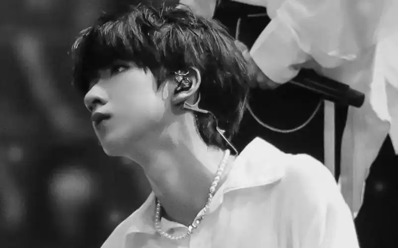 贺峻霖清冷系性感失血预警超强踩点一键换装