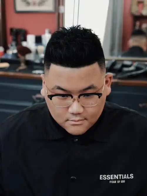 微胖男生看过来 精神短发短碎造型!