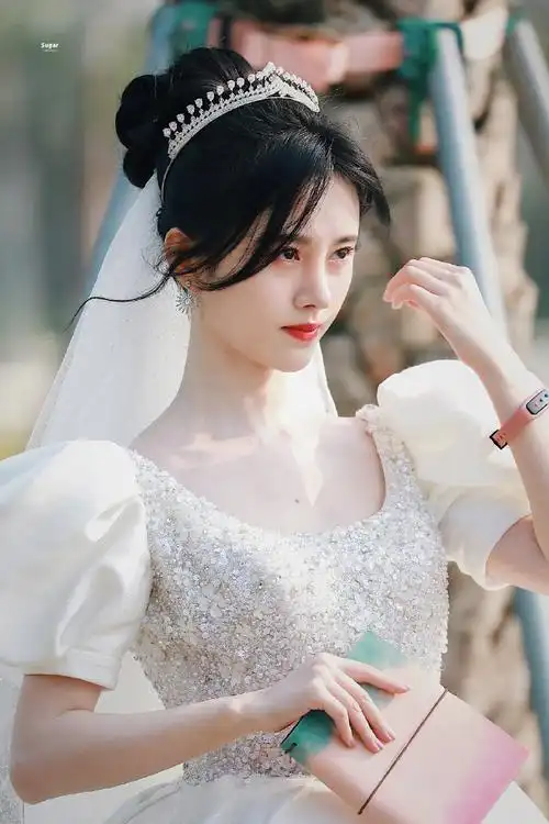 鞠婧祎婚纱造型