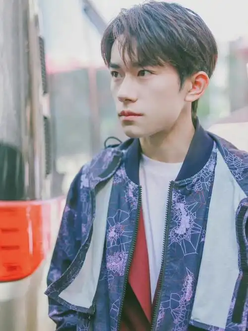 易烊千玺| 生活琐碎即是浪漫和温柔