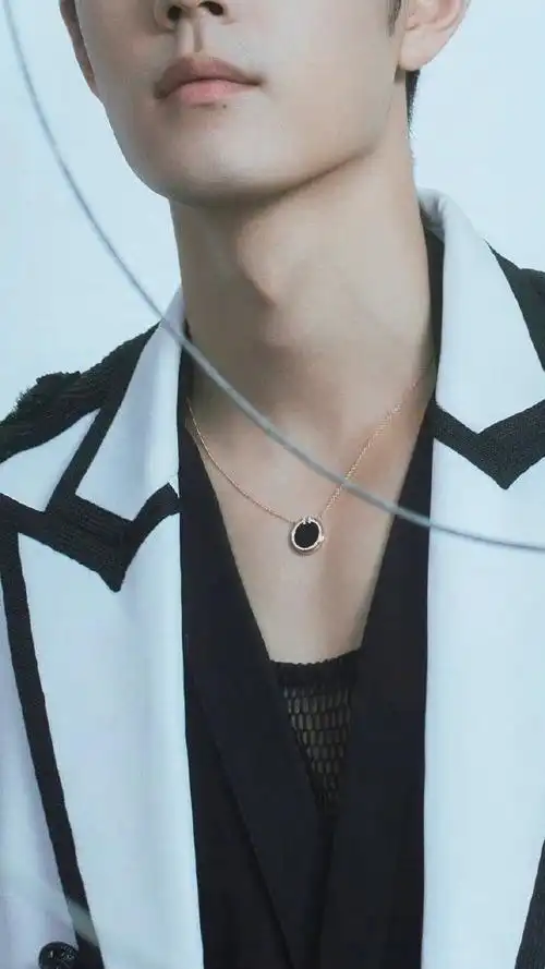 肖战我喜欢你##微博之夜加速器#天鹅颈加锁骨链真的鲨人,不动声色却