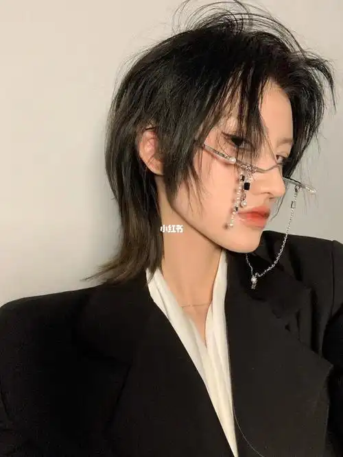 女生鲻鱼头_发型_鲻鱼头_狼尾_圆脸_方脸_南国花锦购物中心自由行热门