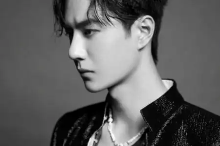 王一博黑色系国风造型别致惊艳这侧拍花絮也太帅啦