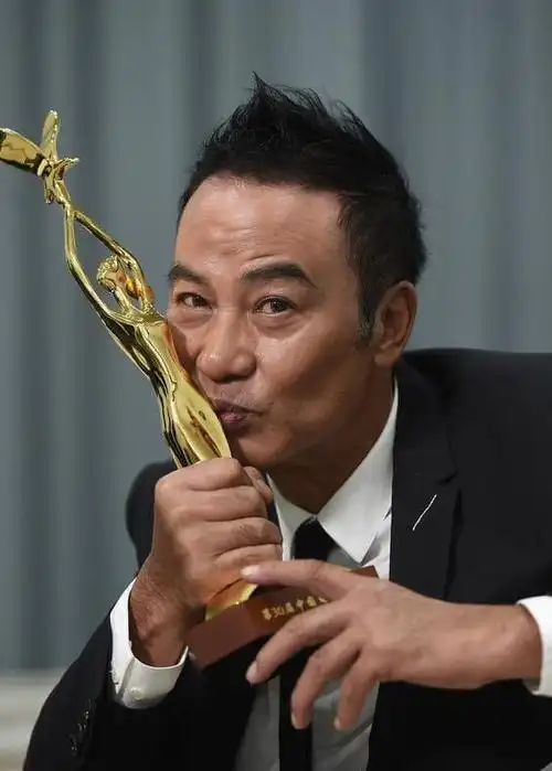 著名演员任达华曾因爱不要孩子50岁看到女儿时泪流满面