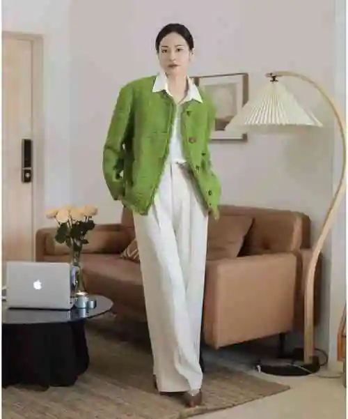 绿色上衣配什么颜色裤子好看效果图片(绿色的最佳10种颜色搭配)