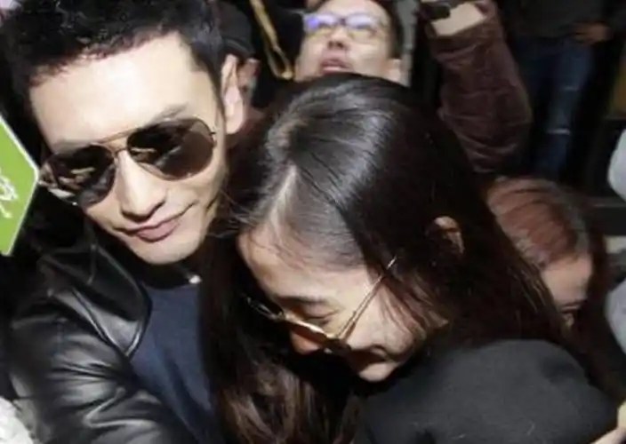 到踢开黄晓明,baby并不是你想象中的"傻白甜"_杨颖_陈伟霆_kim