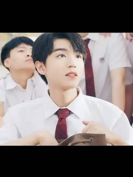 咪咕星鲜事##王俊凯的高中毕业照