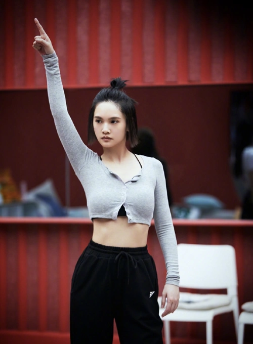 杨丞琳录浪姐2深夜遥祝妈妈生日快乐孝顺贴心