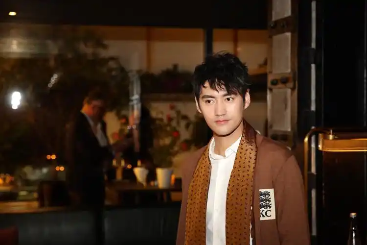 袁弘现身贝克汉姆晚宴