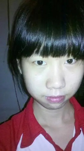 为什么我13岁,初三时被人认成17岁,高一时去新学校报道,教导主任问我