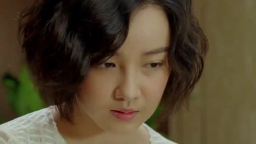 《小别离》蒂娜买了外卖给小宇吃,小宇称呼她为后妈让蒂娜很尴尬