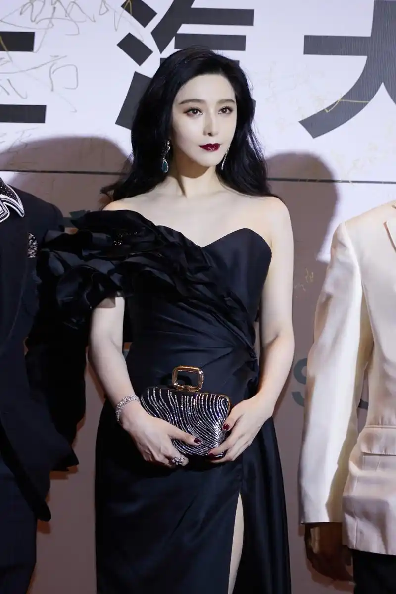 演员@范冰冰 作为特邀嘉宾优雅亮相第27届华鼎奖——中国电影满意度
