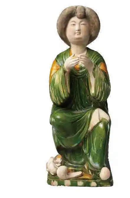 唐三彩陶仕女俑,人物为开元装束.美国大都会艺术博物馆藏.