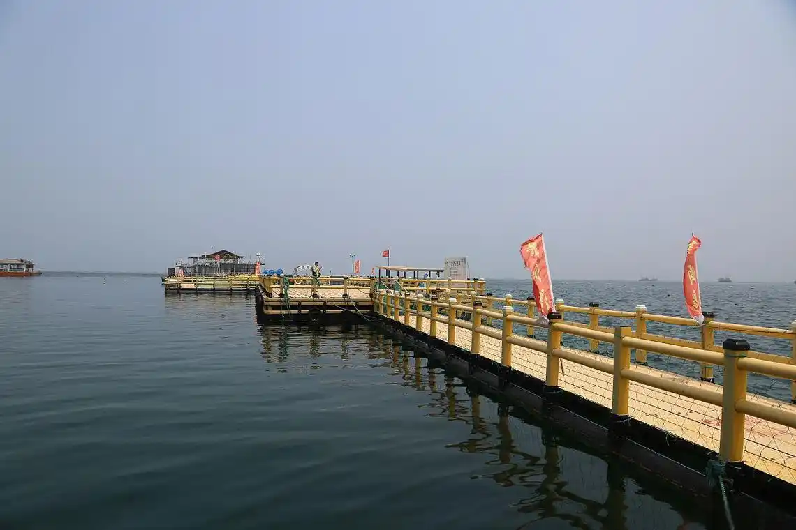 长荡湖水街旅游攻略 长荡湖水街,位于江苏省常州市,是一座充满江南