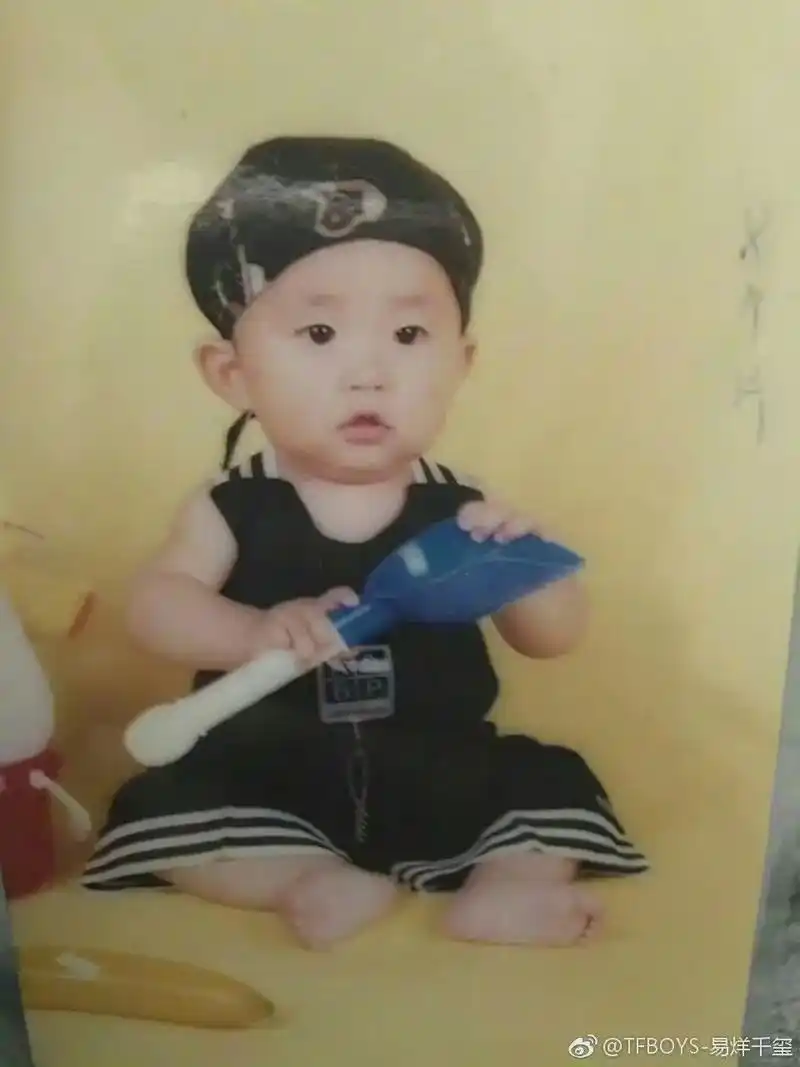 易烊千玺 哈哈哈哈 玺子哥在剧组 考古一下 - 抖音