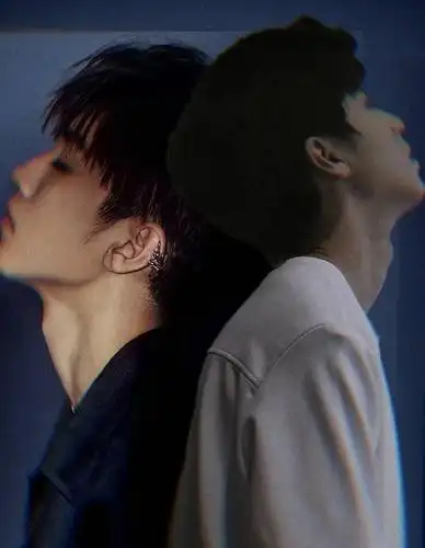 王俊凯上演喉结和锁骨双鲨,不允许有人不知道王俊凯的名品脖子