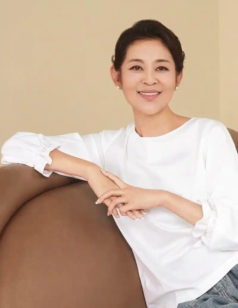 倪萍新写真曝光!60岁的她瘦身成功"旧貌换新颜"气质好优雅