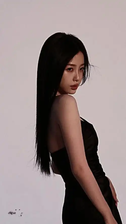 虞书欣反差感妆容