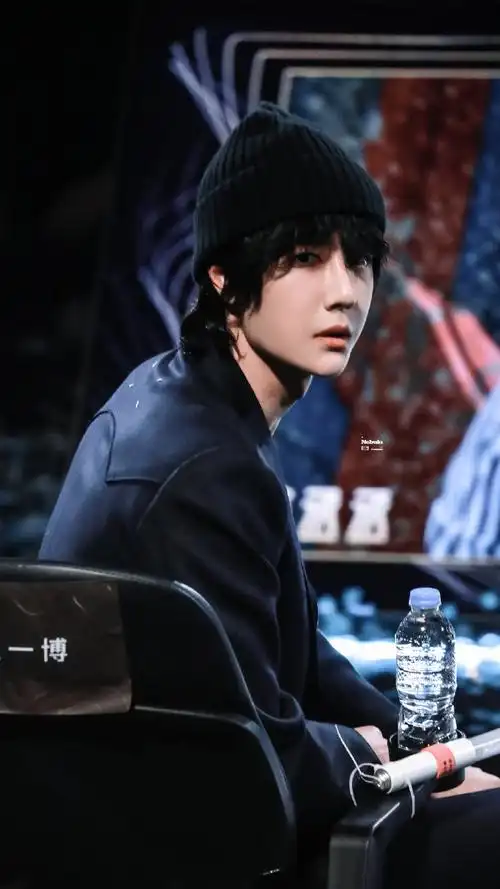 王一博星光大赏内场镜头##王一博星光大赏生图##星光大赏戴毛线帽的