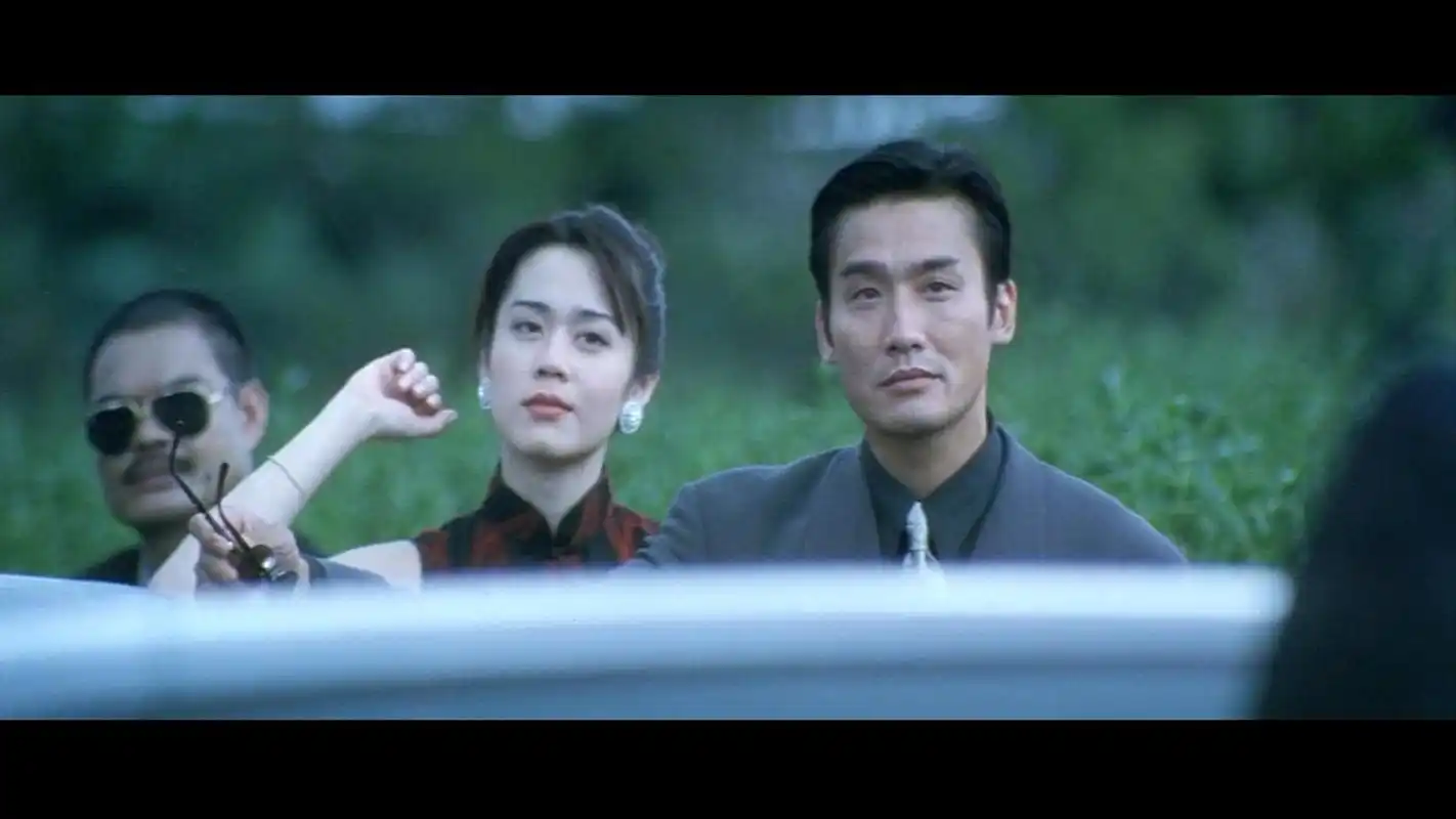 26岁就拿到影帝,电影《黑金》中,梁家辉用眼神就演活了一个反派