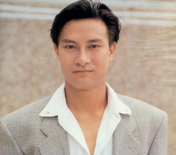 56岁刘锡明罕见露脸,中年发福令颜值崩坏,被倪震抹黑后长居台湾_腾讯