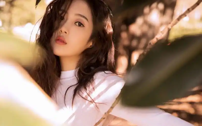 王梓薇甜美养眼高清桌面壁纸