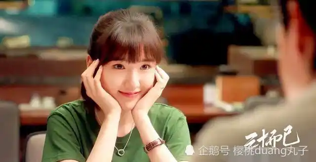 三十而已的毛晓彤太会穿机场出行穿搭32岁穿成22岁